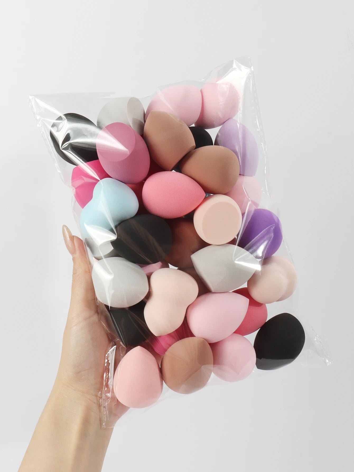 Éponges de Maquillage Taille Moyenne – Formes et Couleurs Aléatoires | Lot de 6 à 60 pièces