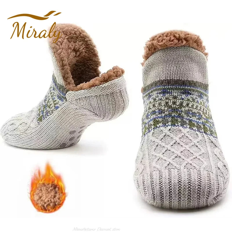Chaussettes de sol antidérapantes Super chaudes pour femmes et hommes, chaussettes de neige, tapis de sommeil, pantoufles, bottes en velours, vêtements de maison