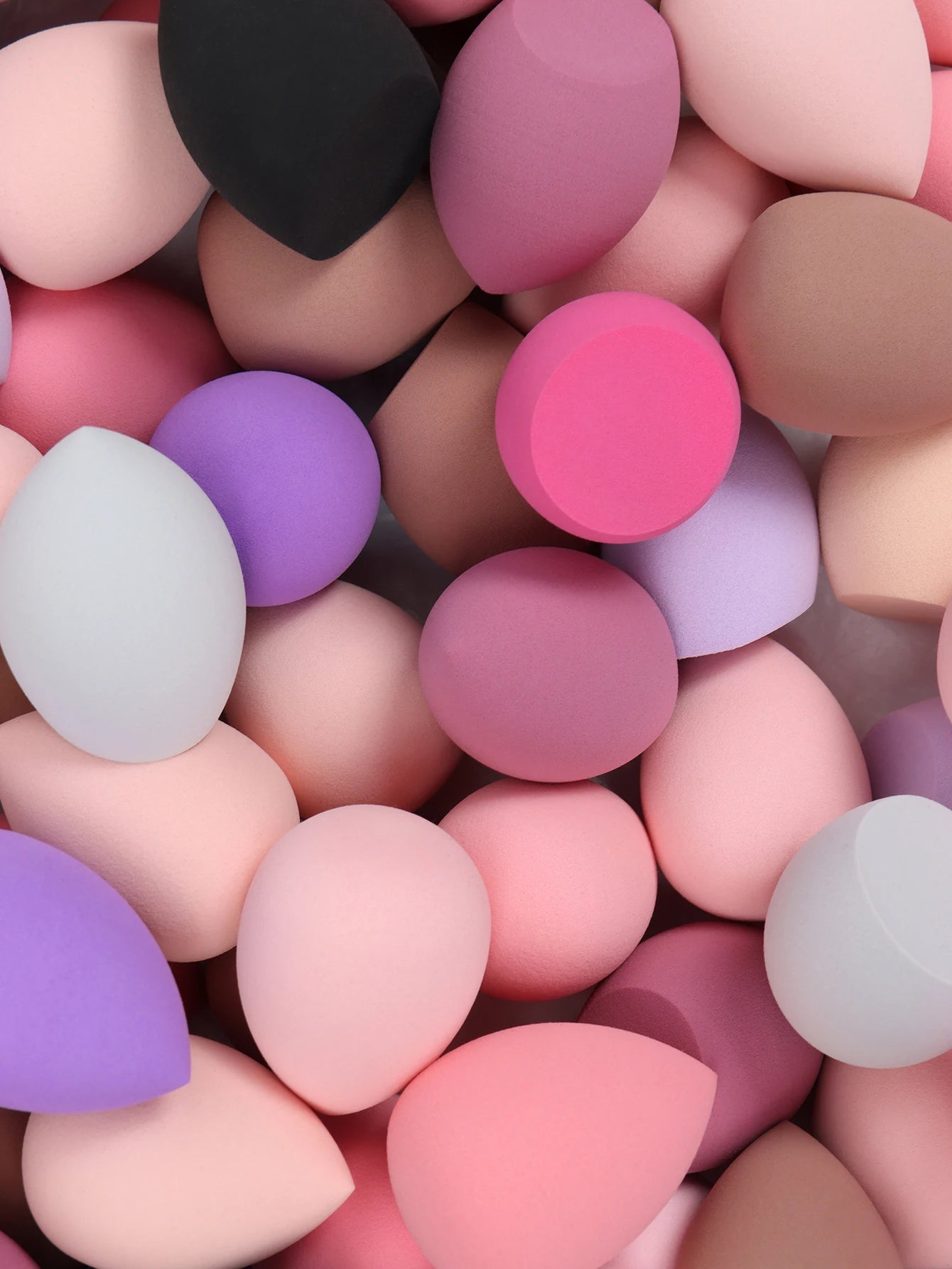 Éponges de Maquillage Taille Moyenne – Formes et Couleurs Aléatoires | Lot de 6 à 60 pièces