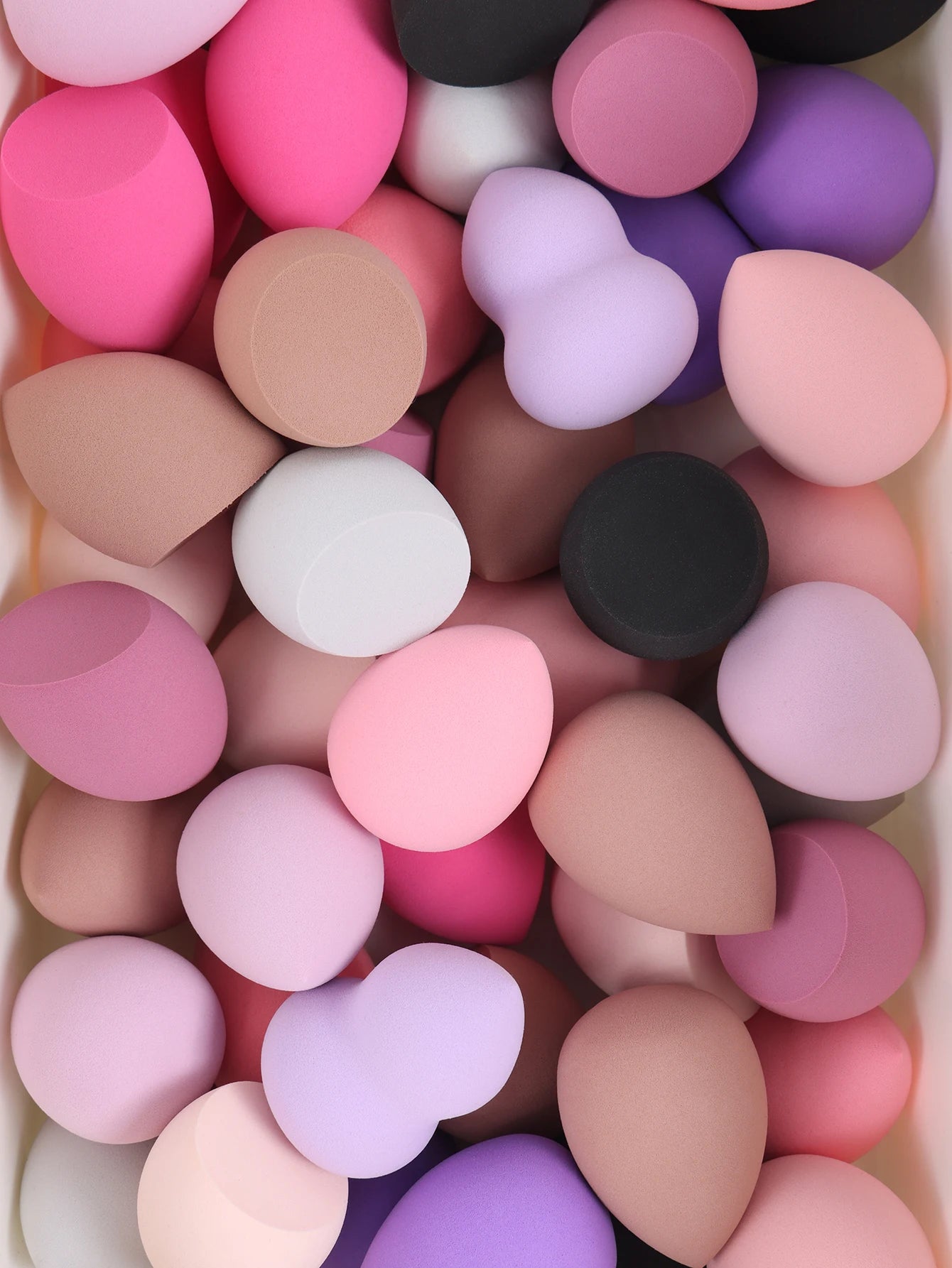 Éponges de Maquillage Taille Moyenne – Formes et Couleurs Aléatoires | Lot de 6 à 60 pièces