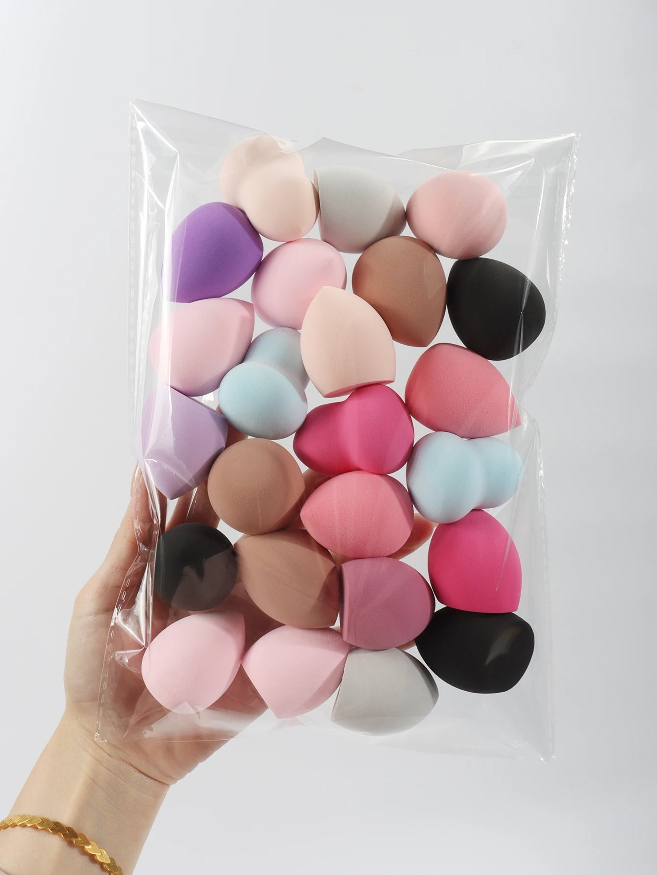 Éponges de Maquillage Taille Moyenne – Formes et Couleurs Aléatoires | Lot de 6 à 60 pièces