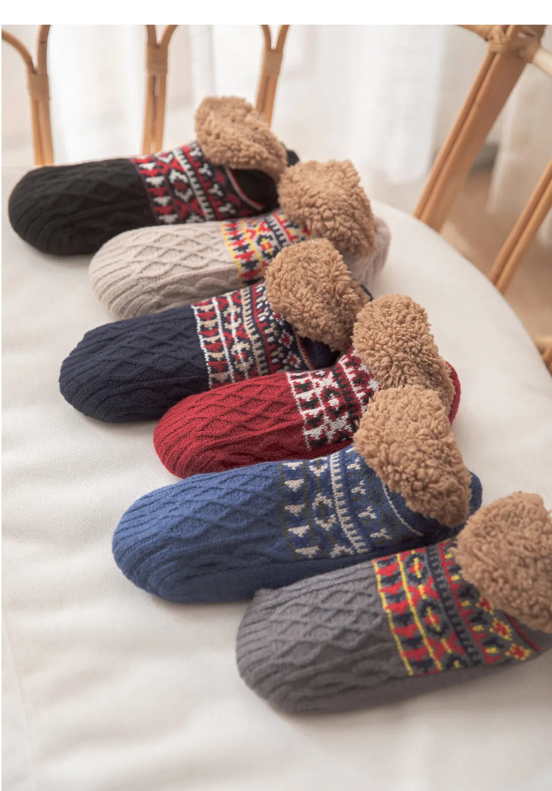 Chaussettes de sol antidérapantes Super chaudes pour femmes et hommes, chaussettes de neige, tapis de sommeil, pantoufles, bottes en velours, vêtements de maison