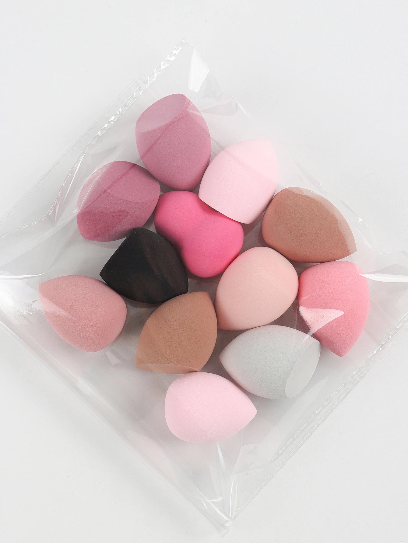 Éponges de Maquillage Taille Moyenne – Formes et Couleurs Aléatoires | Lot de 6 à 60 pièces