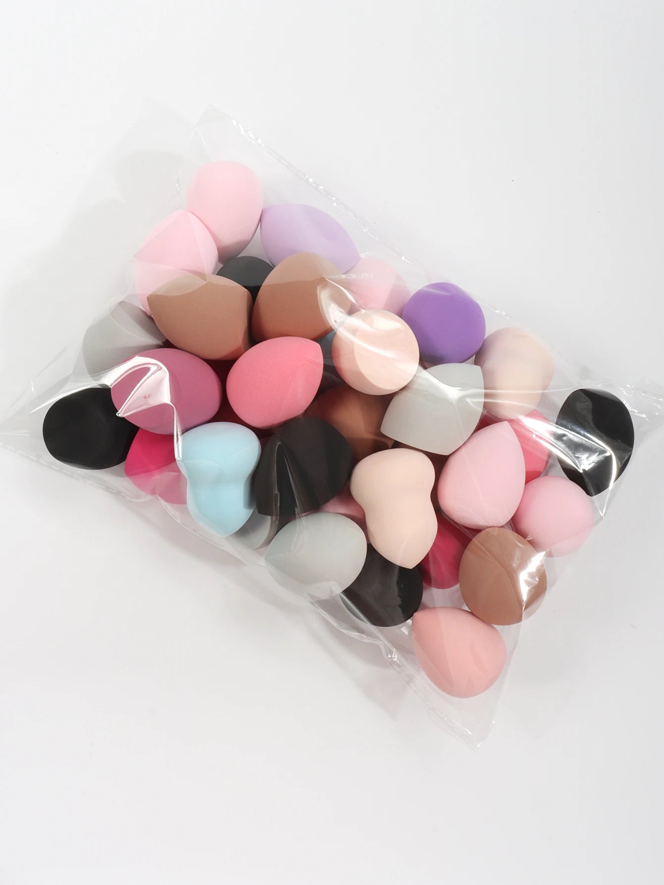 Éponges de Maquillage Taille Moyenne – Formes et Couleurs Aléatoires | Lot de 6 à 60 pièces