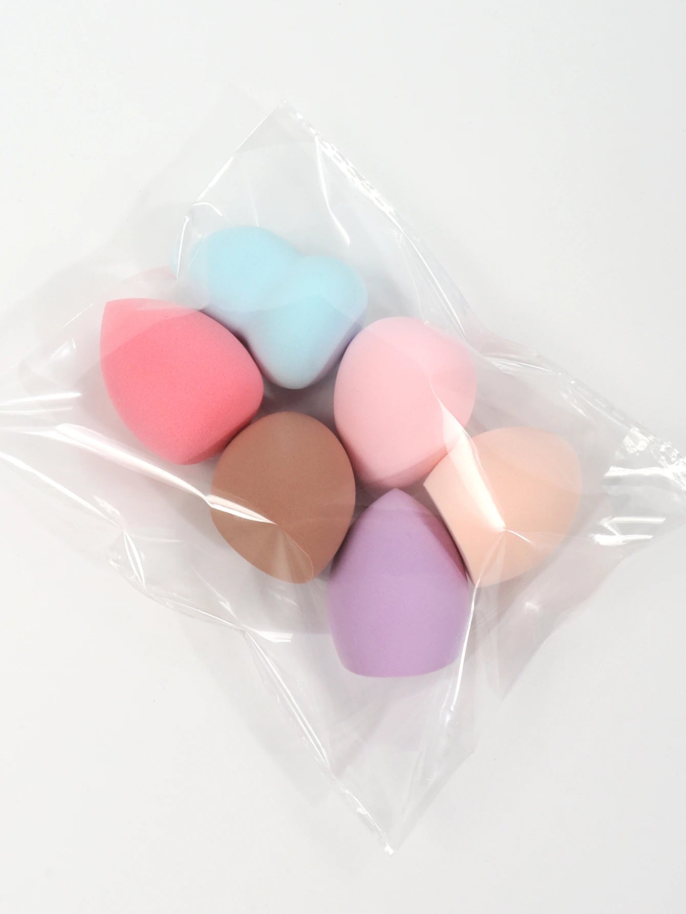 Éponges de Maquillage Taille Moyenne – Formes et Couleurs Aléatoires | Lot de 6 à 60 pièces