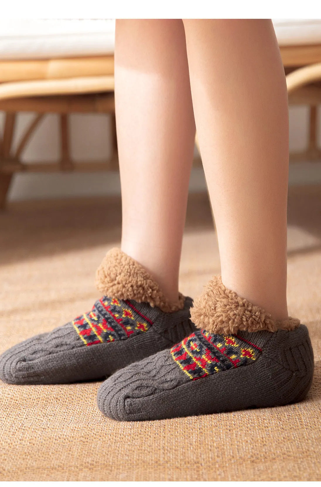 Chaussettes de sol antidérapantes Super chaudes pour femmes et hommes, chaussettes de neige, tapis de sommeil, pantoufles, bottes en velours, vêtements de maison