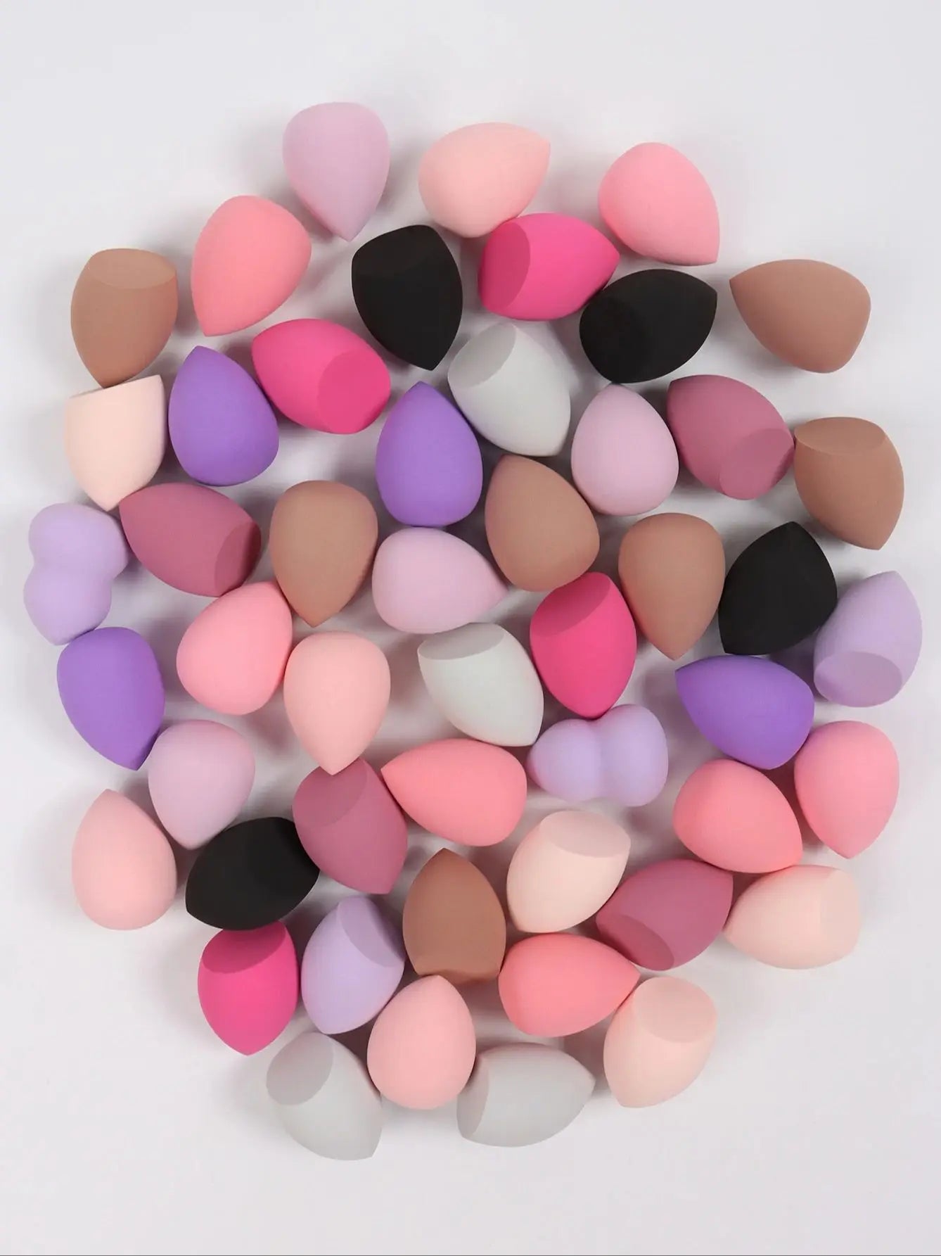 Éponges de Maquillage Taille Moyenne – Formes et Couleurs Aléatoires | Lot de 6 à 60 pièces