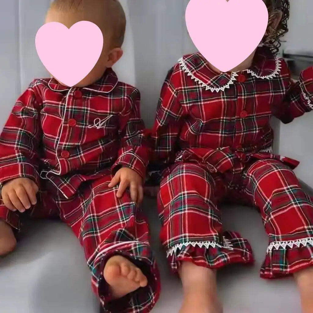 Flanelle Noël Famille Tenues Assortis Garçons Et Filles Pyjamas À Volants Blanc Dentelle Rouge À Manches Longues Bébé Bouton Enfants Pyjamas Ensembles